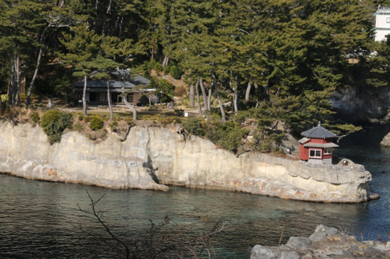 五浦海岸と六角堂